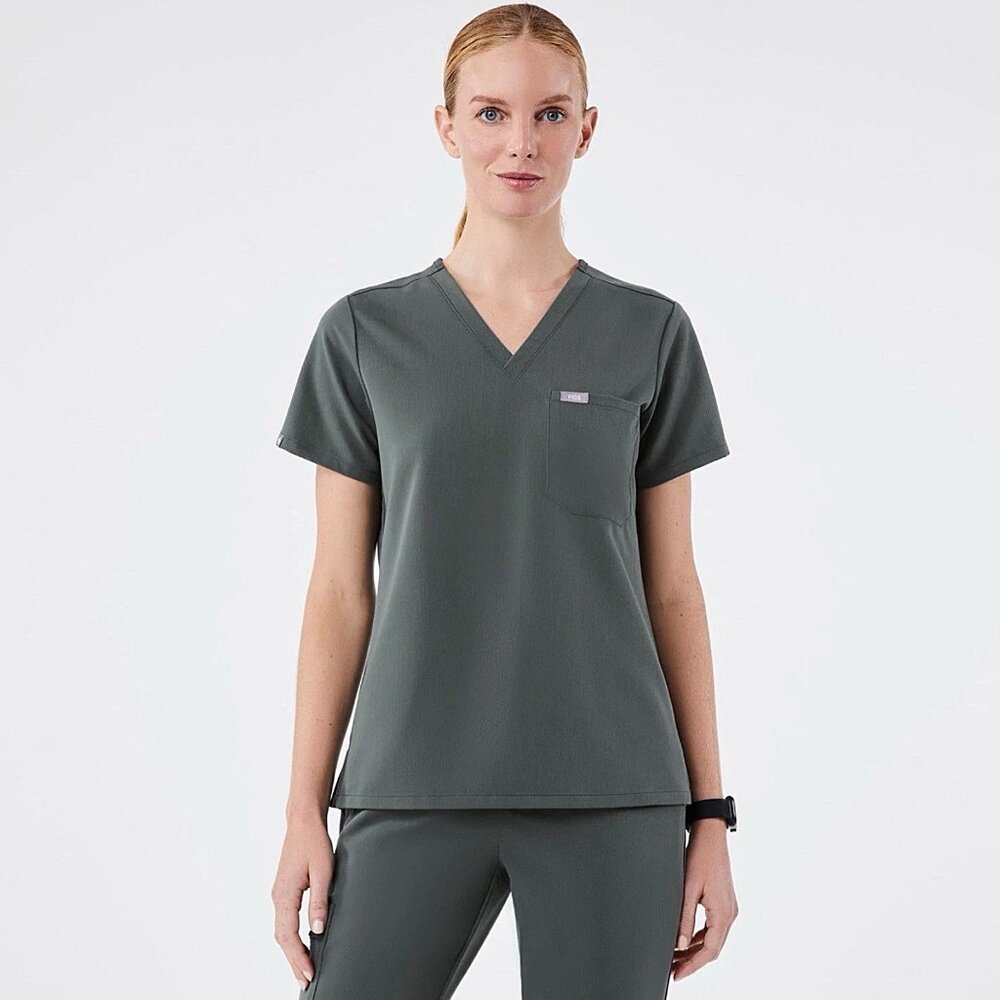 FIGS Catarina One-Pocket Scrub Top in Bonsai